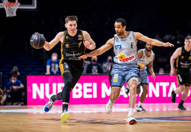 大的对决中 大的对决中