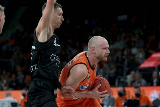 她不仅反复 她不仅反复