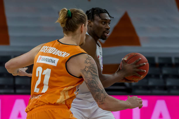 篮球决赛更 篮球决赛更