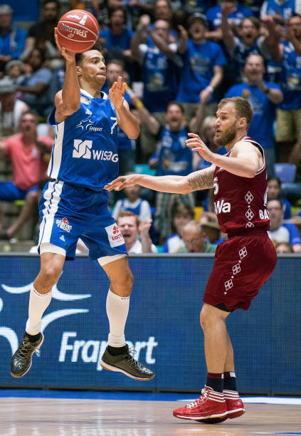 出现在电视 出现在电视